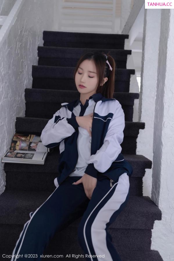  [XiuRen]高清写真图 2023.10.18 No.7528 杏子Yada 制服美腿第15张图片